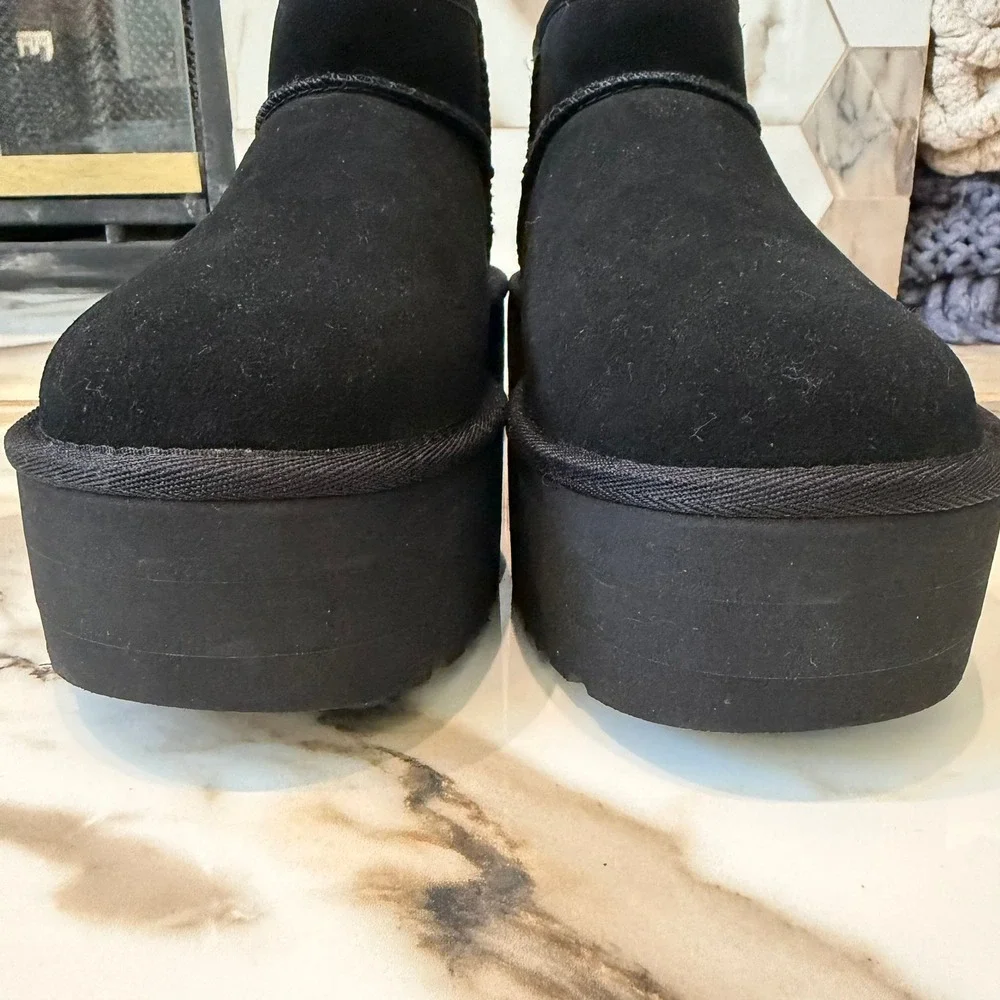 UGG Classic Ultra Mini Platform Black Suede Sheepskin Lined Ankle Boots Womens 6